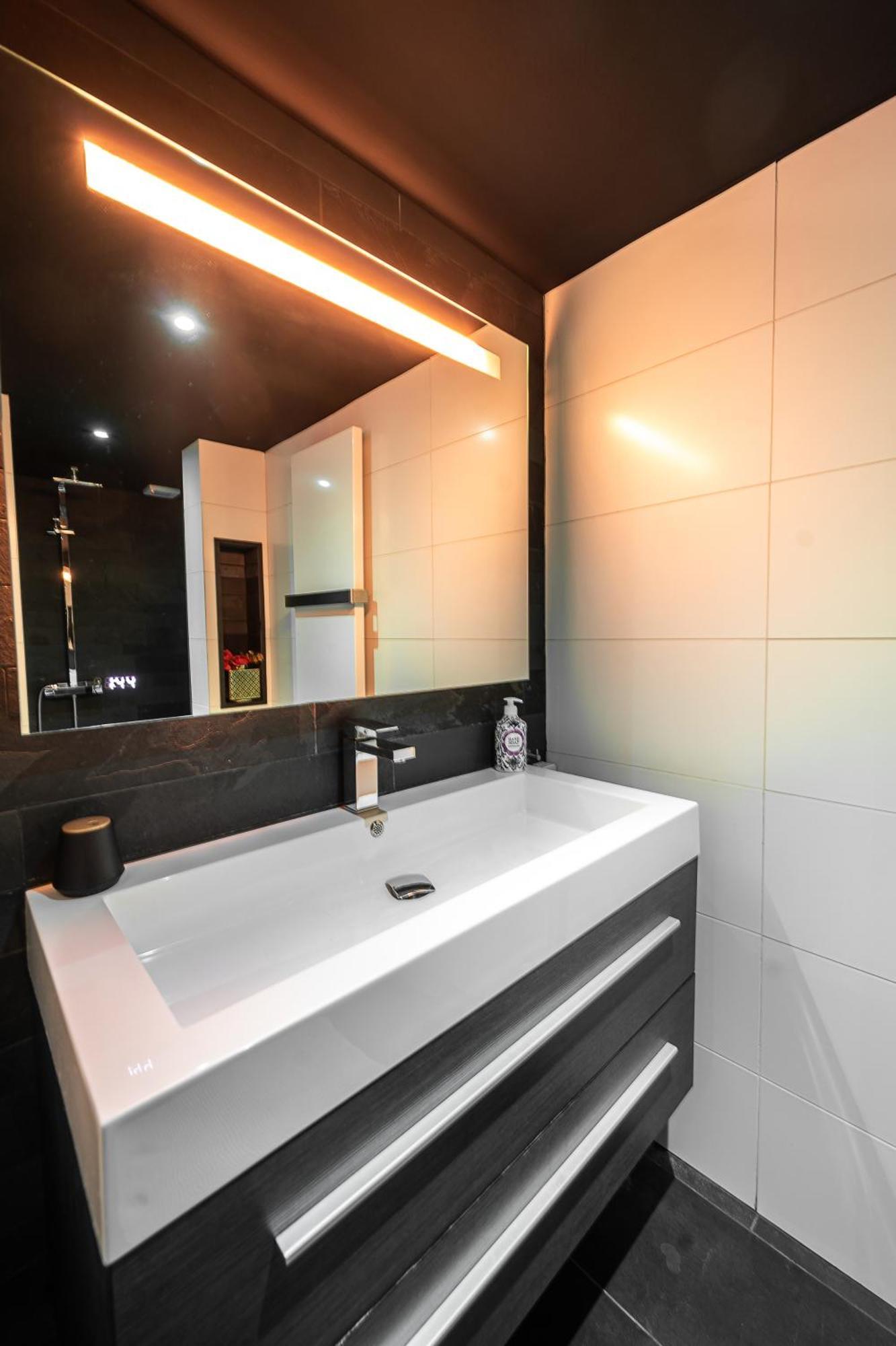 스헤르토헨보스 De Luxe Bed &Wellness 빌라 외부 사진
